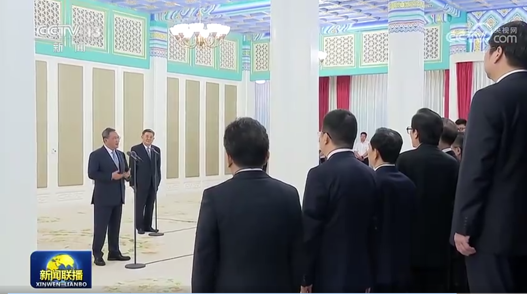 李強向新聘任國務院參事、中央文史研究館館員頒發聘書并強調 更好發揮參事和館員的獨特作用 為黨和國家事業發展多作貢獻